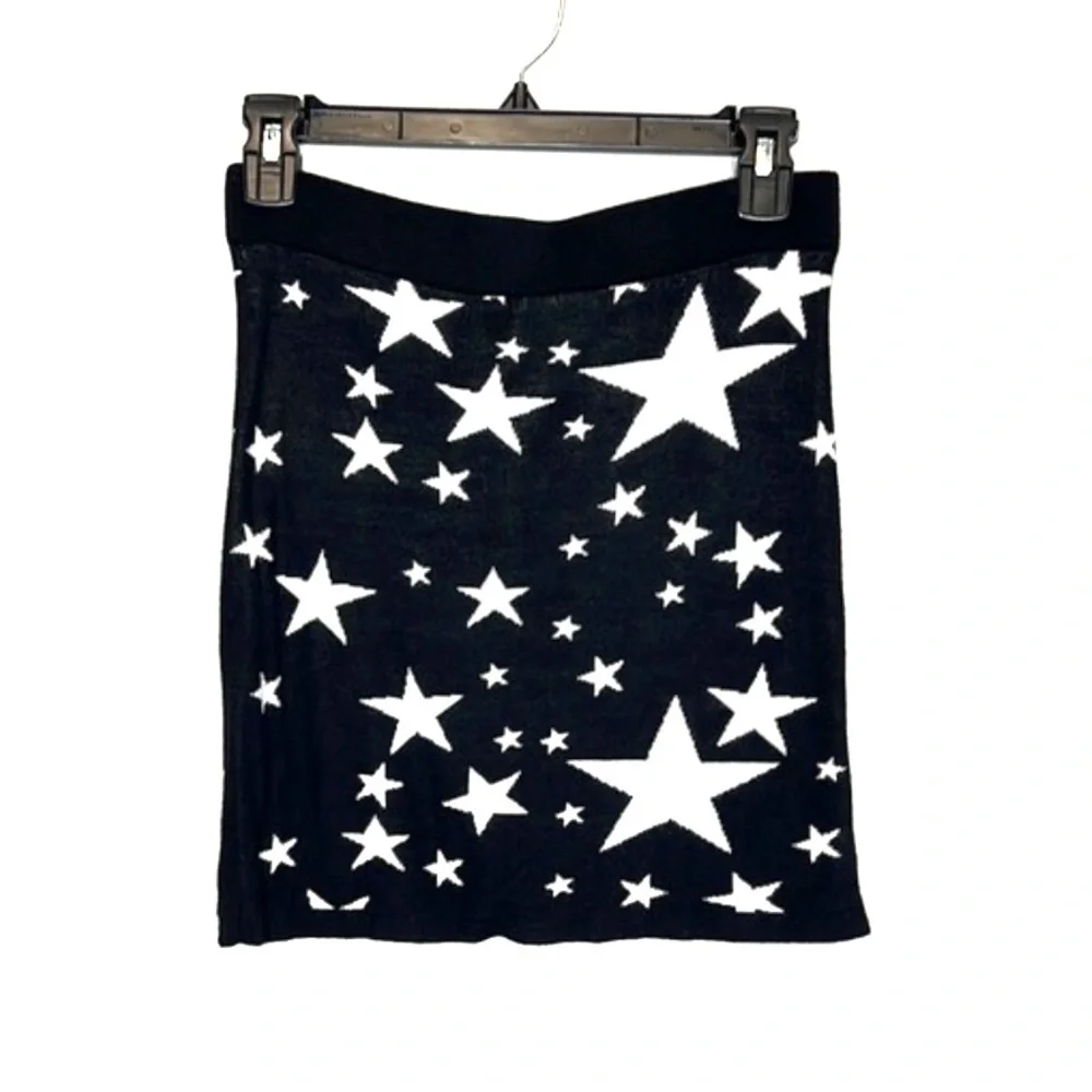 H&M DIVIDED black and white Stars stretchy knit mini skirt size Small